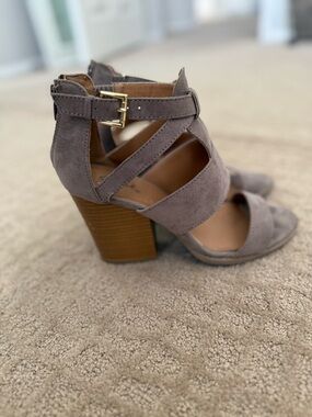 Qupid Gray Taupe Suede Strappy Block Heel Sandals
